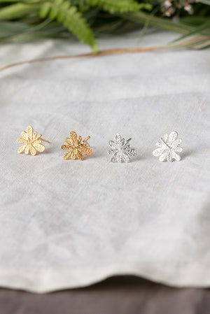 Aralia leaf stud earrings