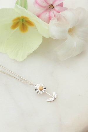 Daisy Necklace with Leaves and Stalk in Silver with Gold Plated Detail