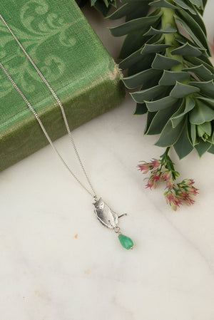 sitting cat necklace